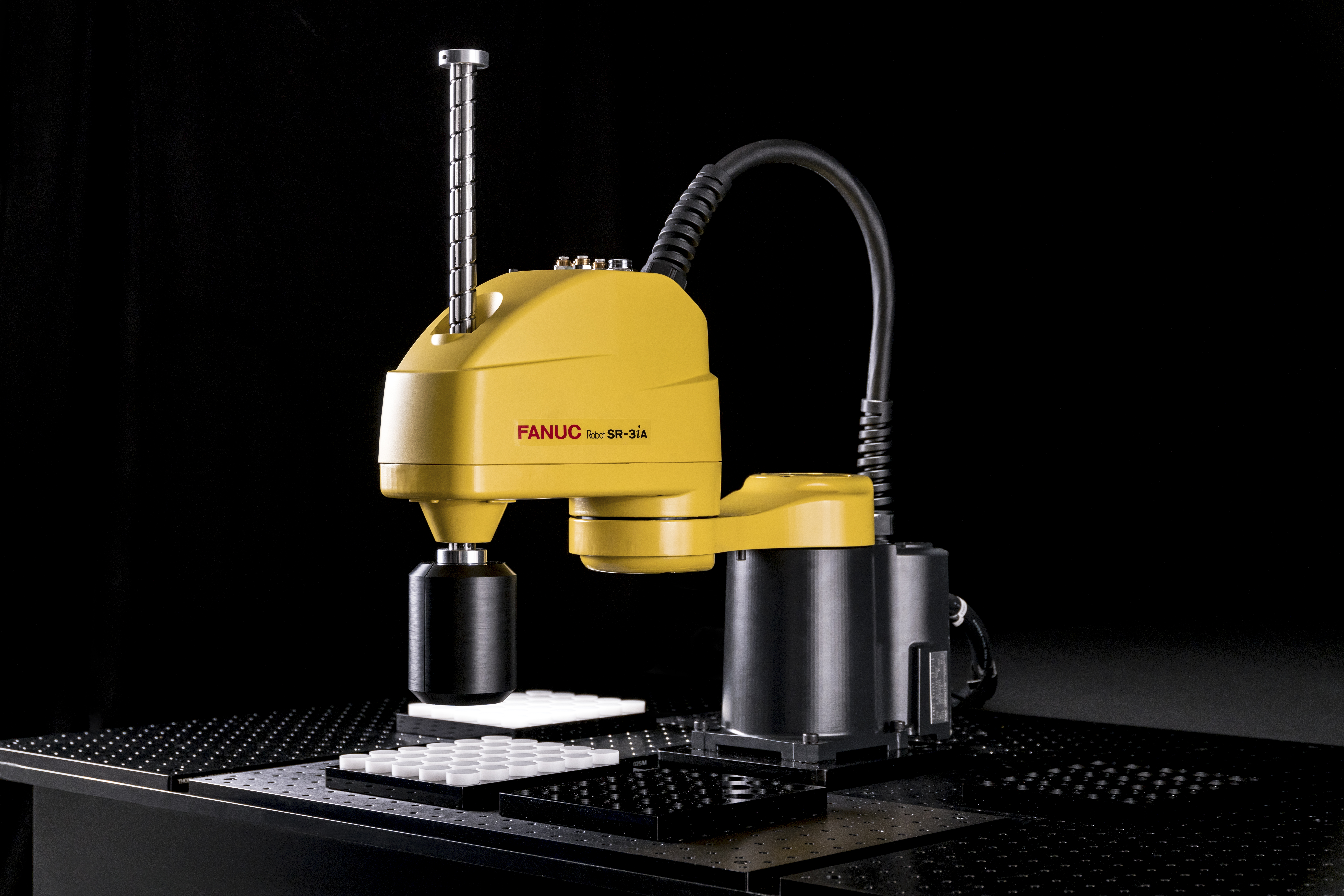 FANUC SR 3i A SCARA Beauty Shot Dark Background