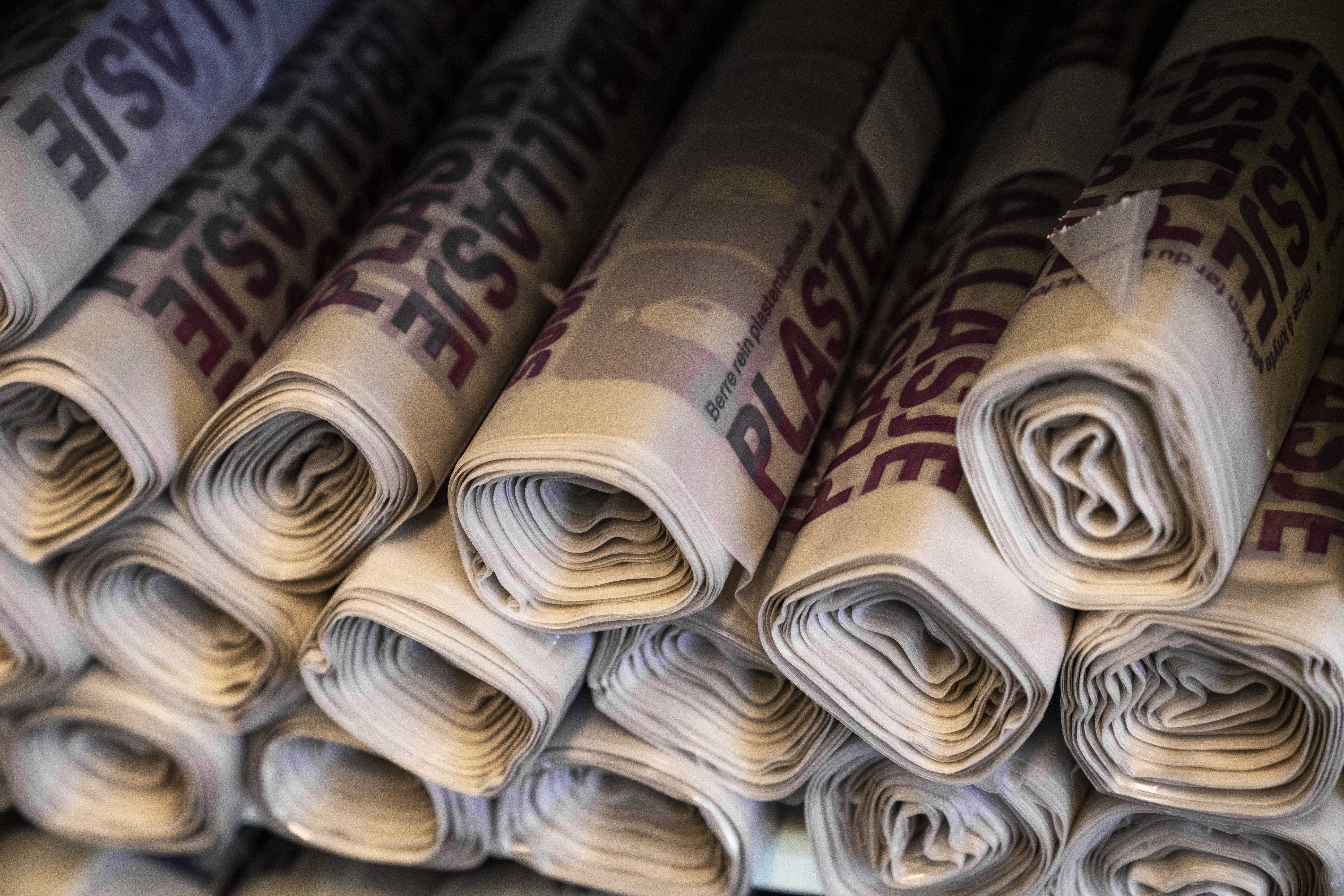 Plastrullar for plastemballasje