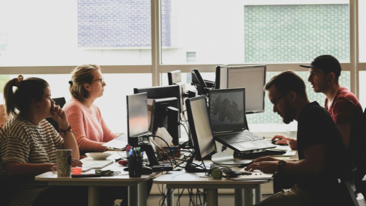 VMware Alternative Comparison: Proxmox vs. Red Hat Openshift