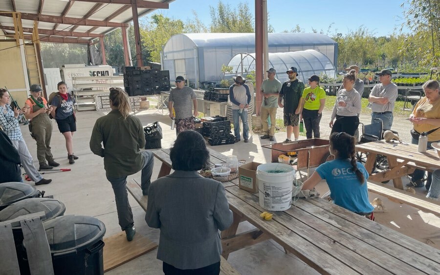 Bell Teammates Serve in Fort Myers