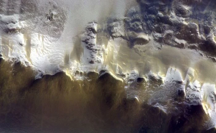 Exo Mars images Korolev Crater 700x432 jpg