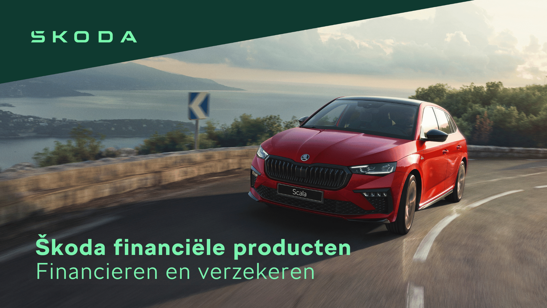 Rode auto van voor in bocht.