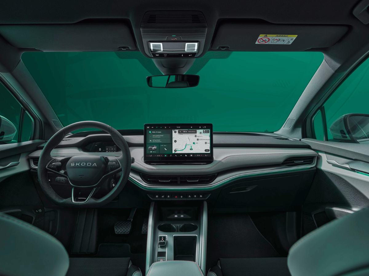 binnenkant auto met groene achtergrond