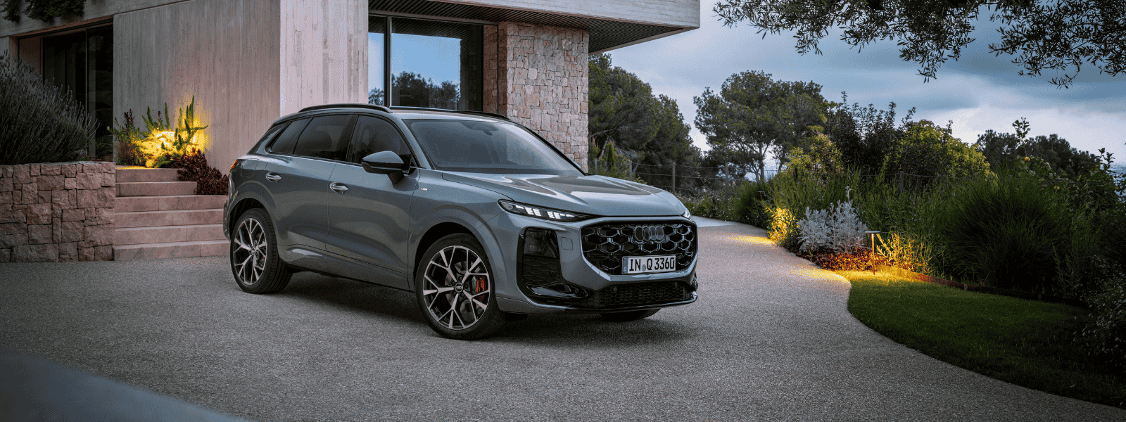 Audi Q3 header