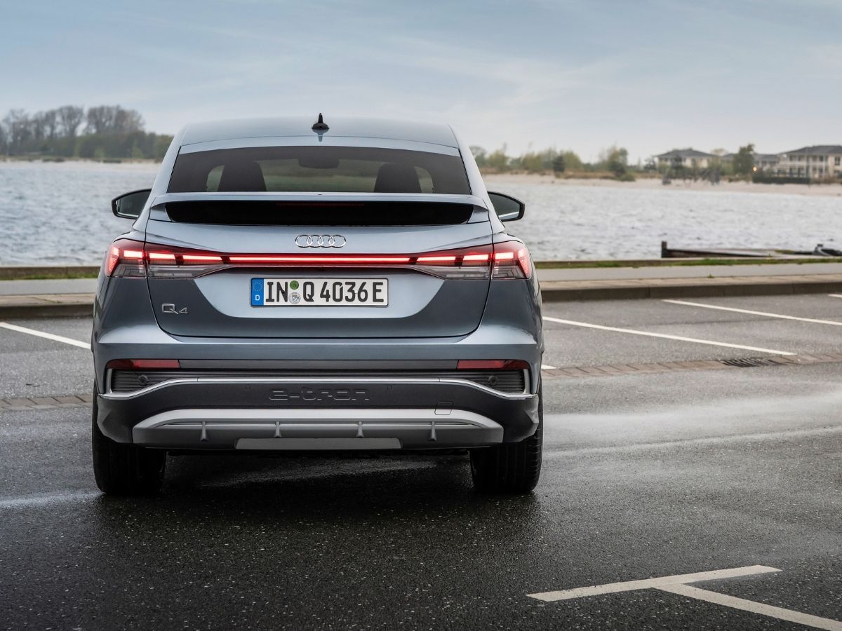 Q4 Sportback e tron achterkant 4x3