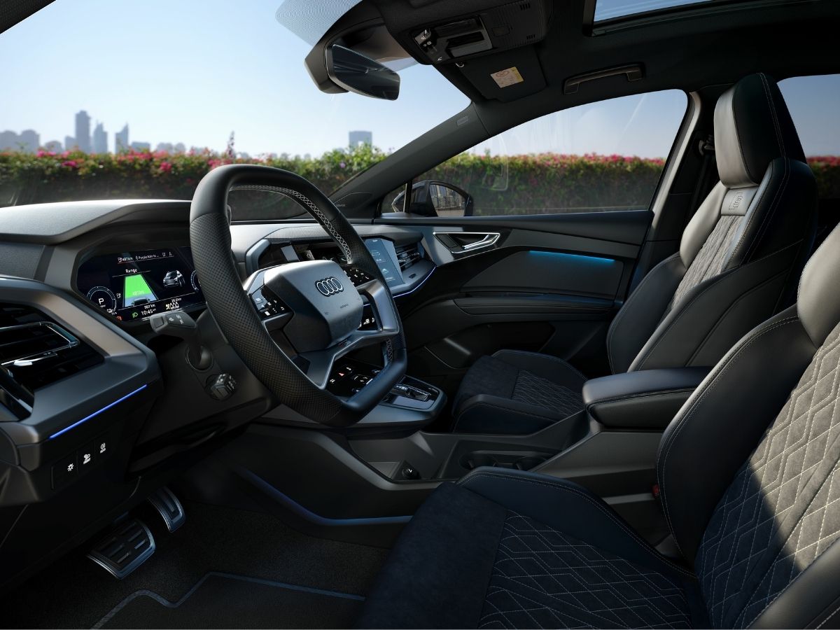 Q4 e tron Dashboard 4x3