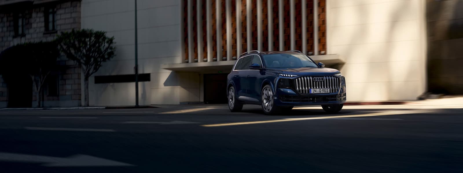 Audi Q9 schuinvoor