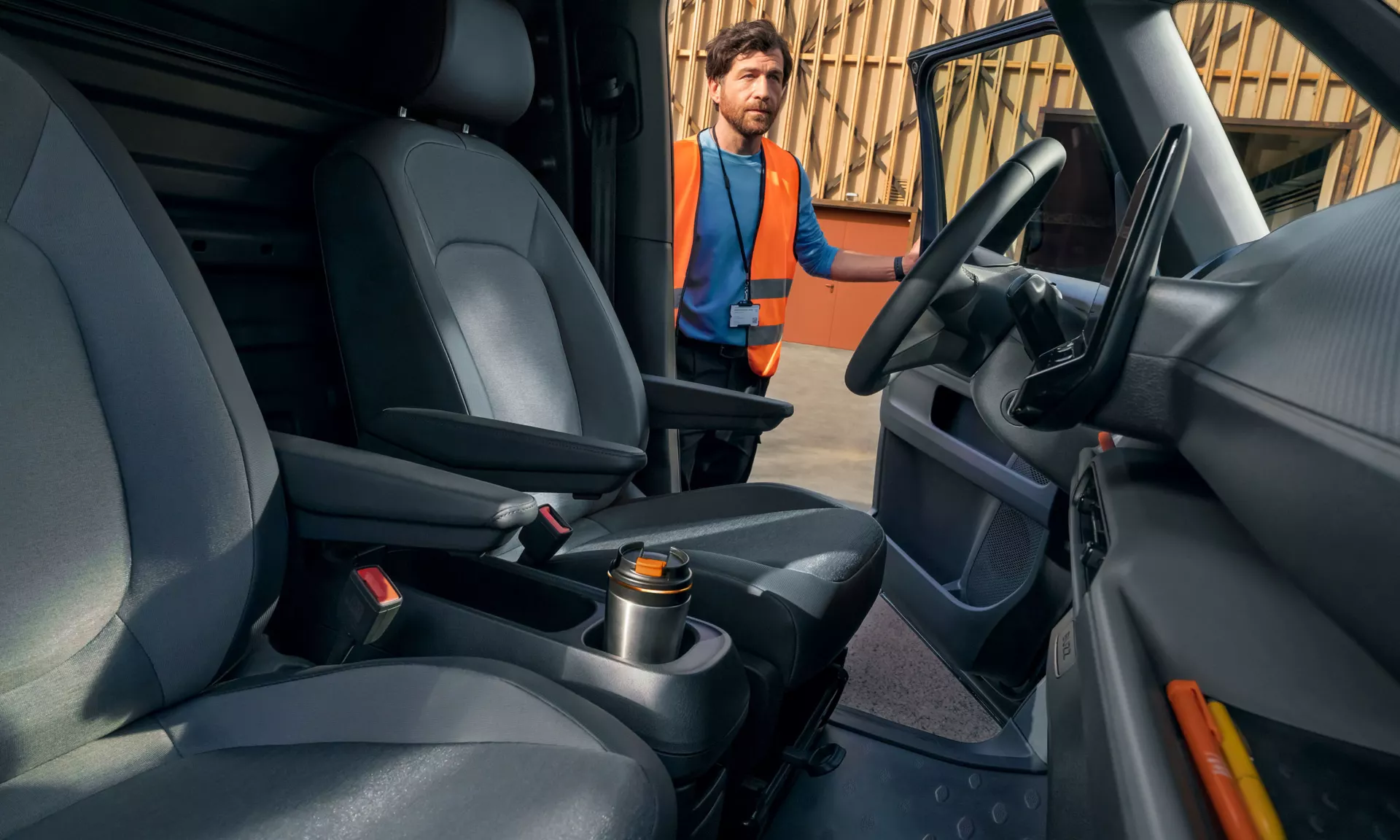 volkswagen id buzz cargo voorstoelen armsteunen