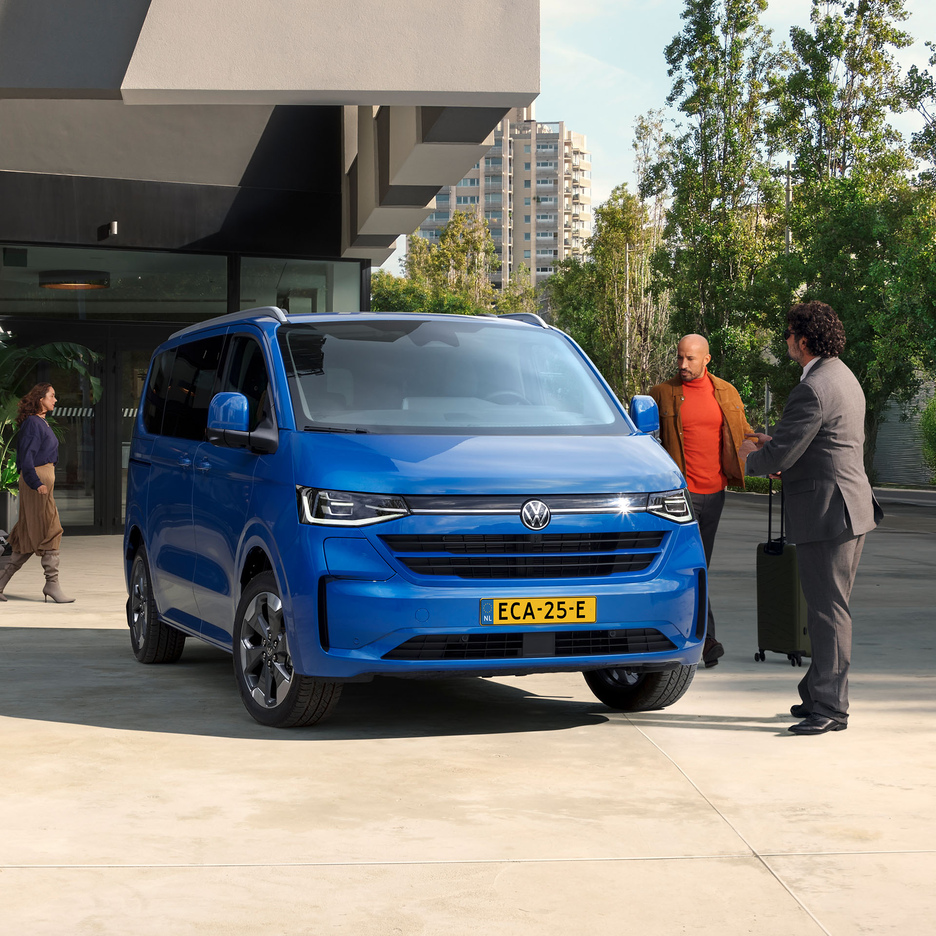 Volkswagen Bedrijfswagens Nieuwe e Caravelle 25 CS UK Lakkleuren