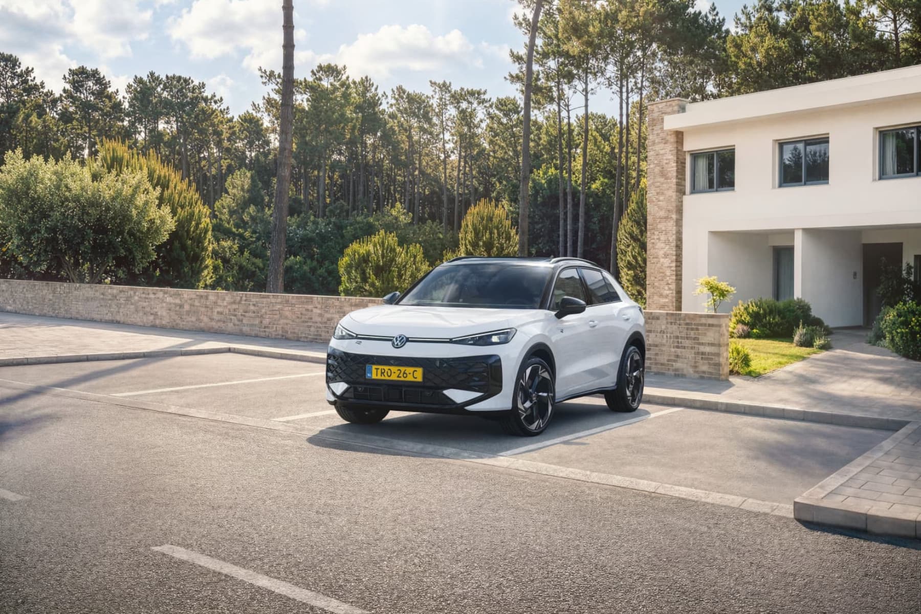 Volkswagen T Roc Hybrid schuinvoor klein 2