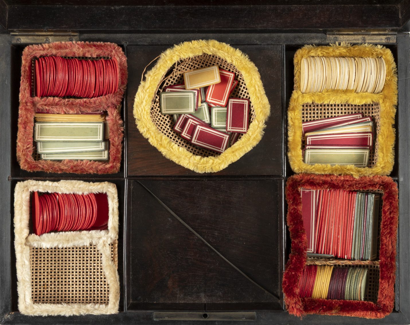 Distraction Material Delight & Distraction: Material Culture of Southern Amusement ...