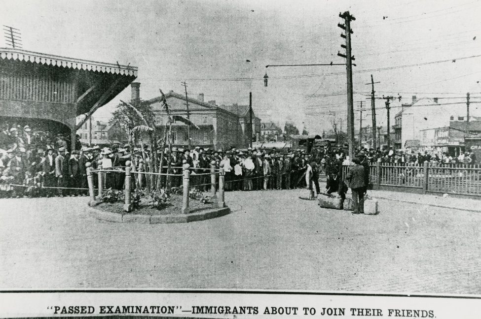 A photograph showing immigrants arriving to New Orleans from southern Europe in 1907.