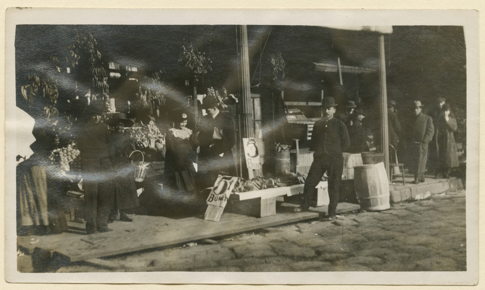 A view of banana sellers in the French Market, 1910.