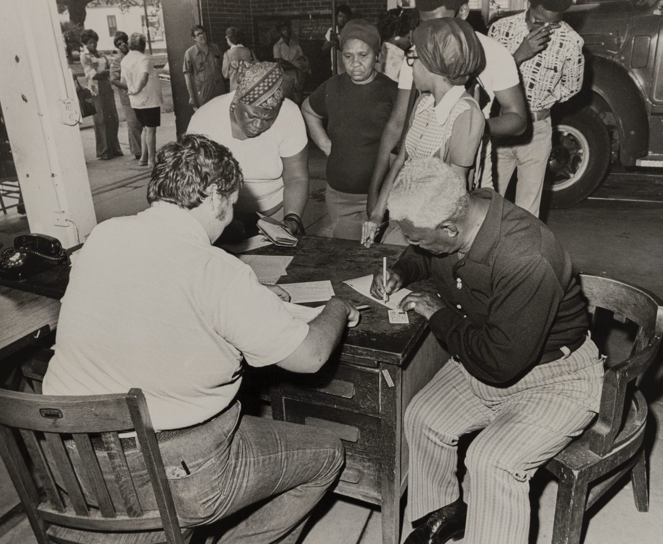 New Orleans residents registering to vote at a Fire Department station at 2312 Louisiana Avenue in 1977