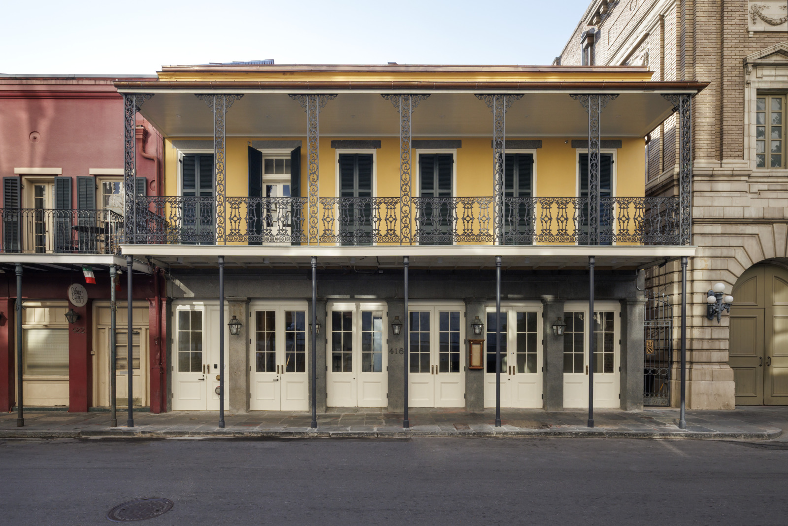 A street view of 416 Chartres Street