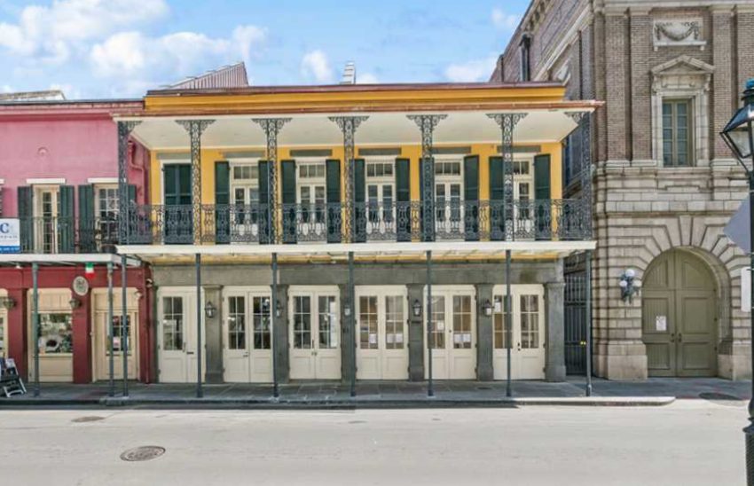 A street view of 416 Chartres Street