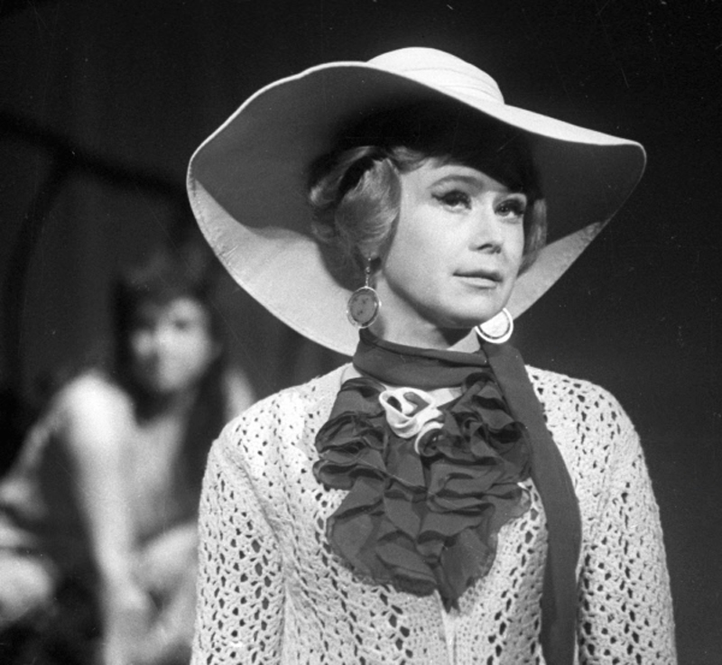 Nemolyaeva as Blanche