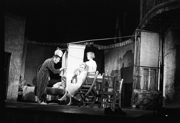 Dzhigarkhanyan (Stanley), Nemolyaeva (Blanche), and Svetlana Mizeri (Stella)