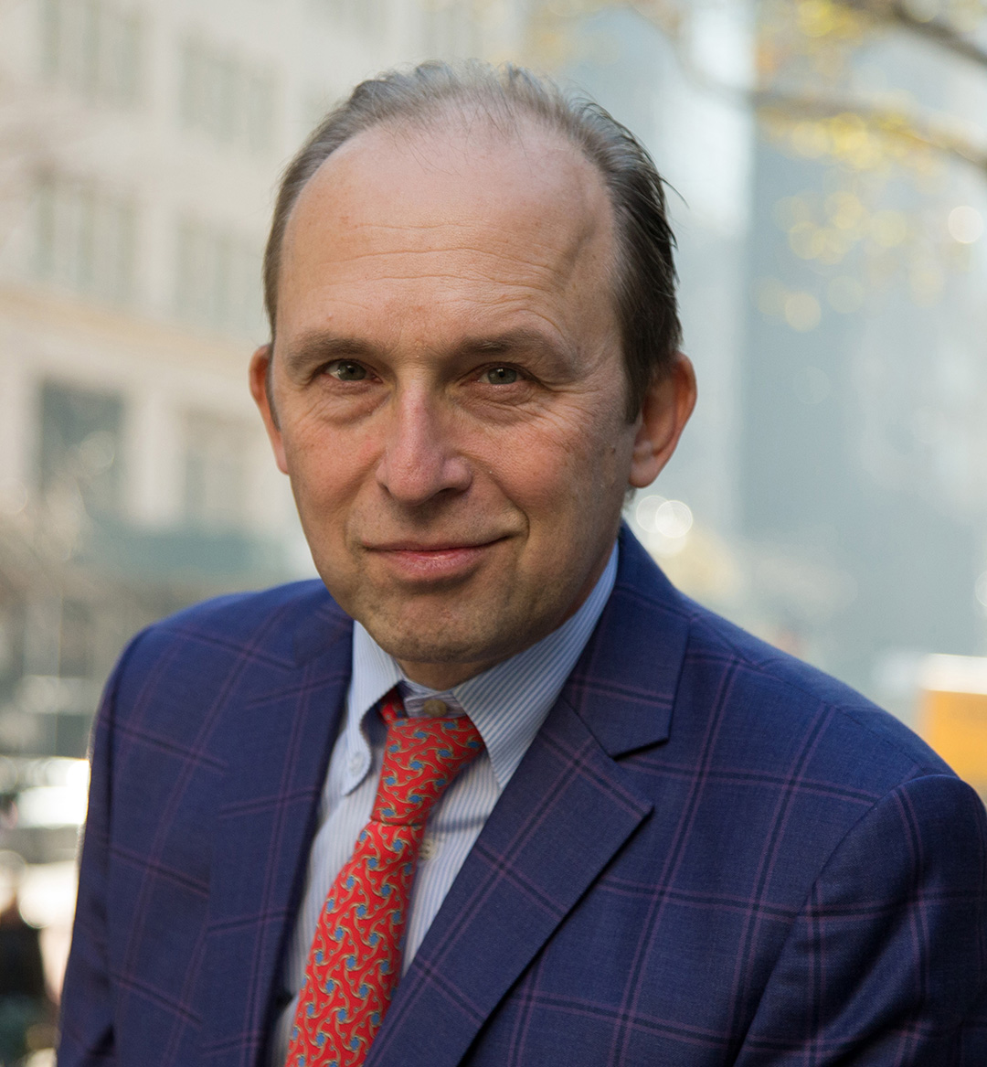 A headshot of Ted Widmer