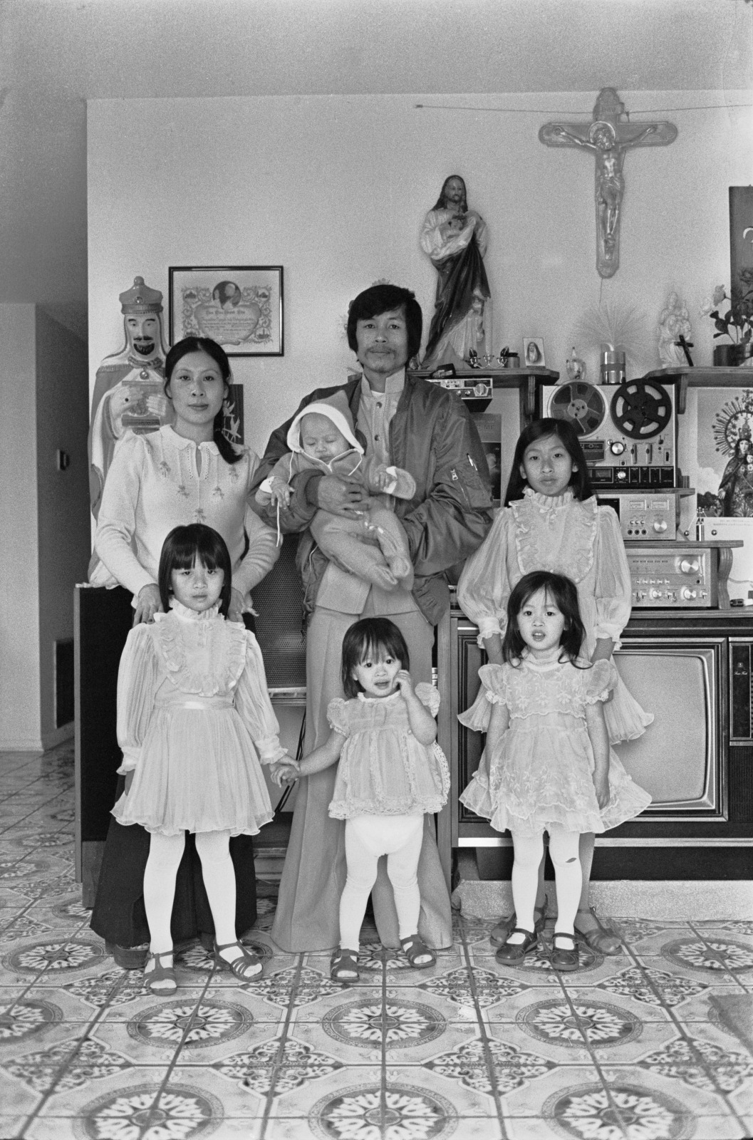 A Vietnamese-American family in the Versailles neighborhood, between 1981 and 1983.