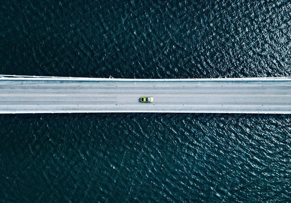 AARNet Microsoft Azure ExpressRoute direct connections - car going over bridge