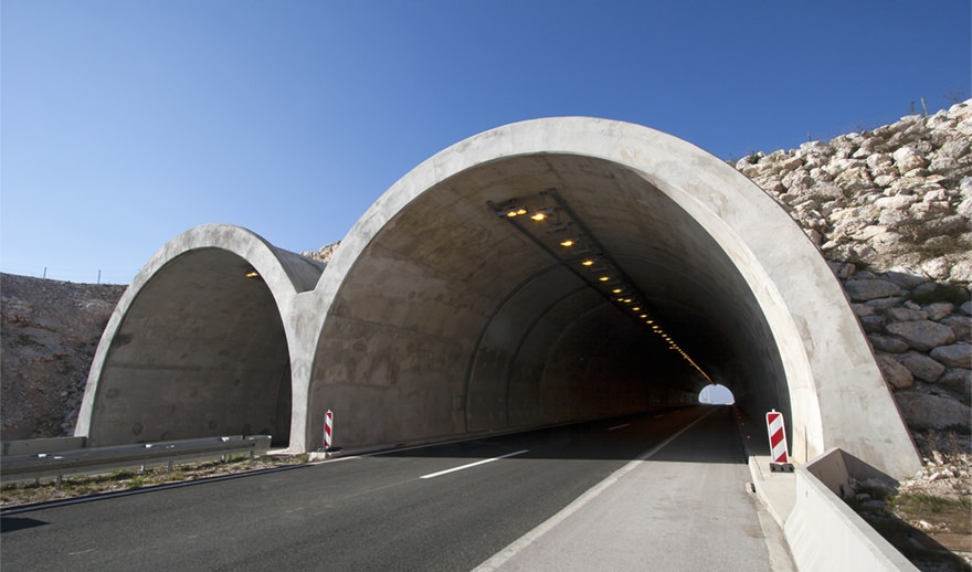 IPSec VPN over the internet highway multidirectional tunnels Amazon Web Services AWS