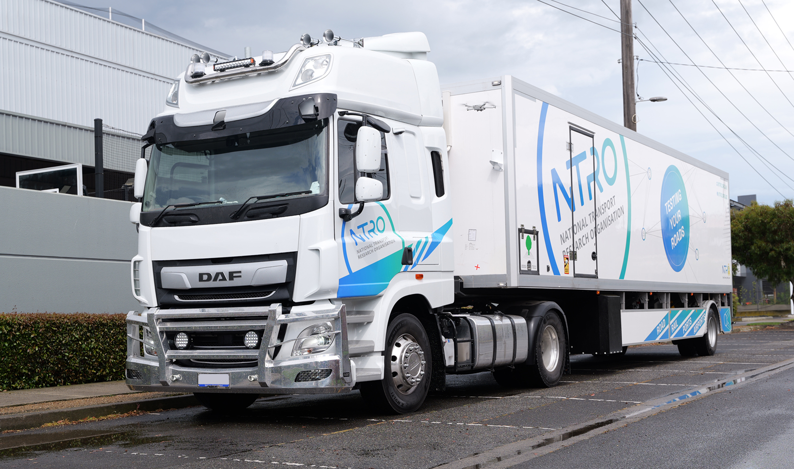 NTRO iPAVE prime mover and trailer