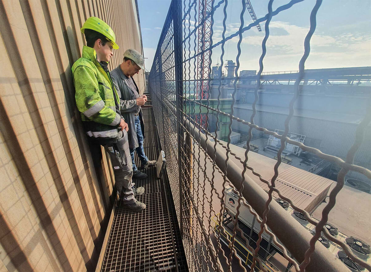Blick auf das neue Kühlsystem im Eisenwerk Brühl von der Gattier brücke
