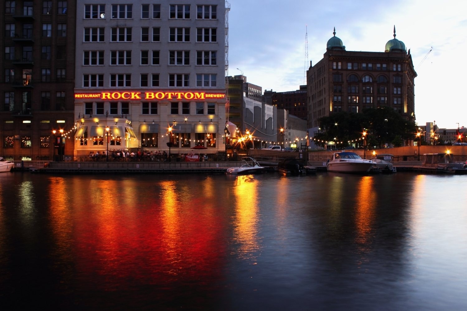 Dog-friendly-restaurants-Milwaukee-rock-bottom