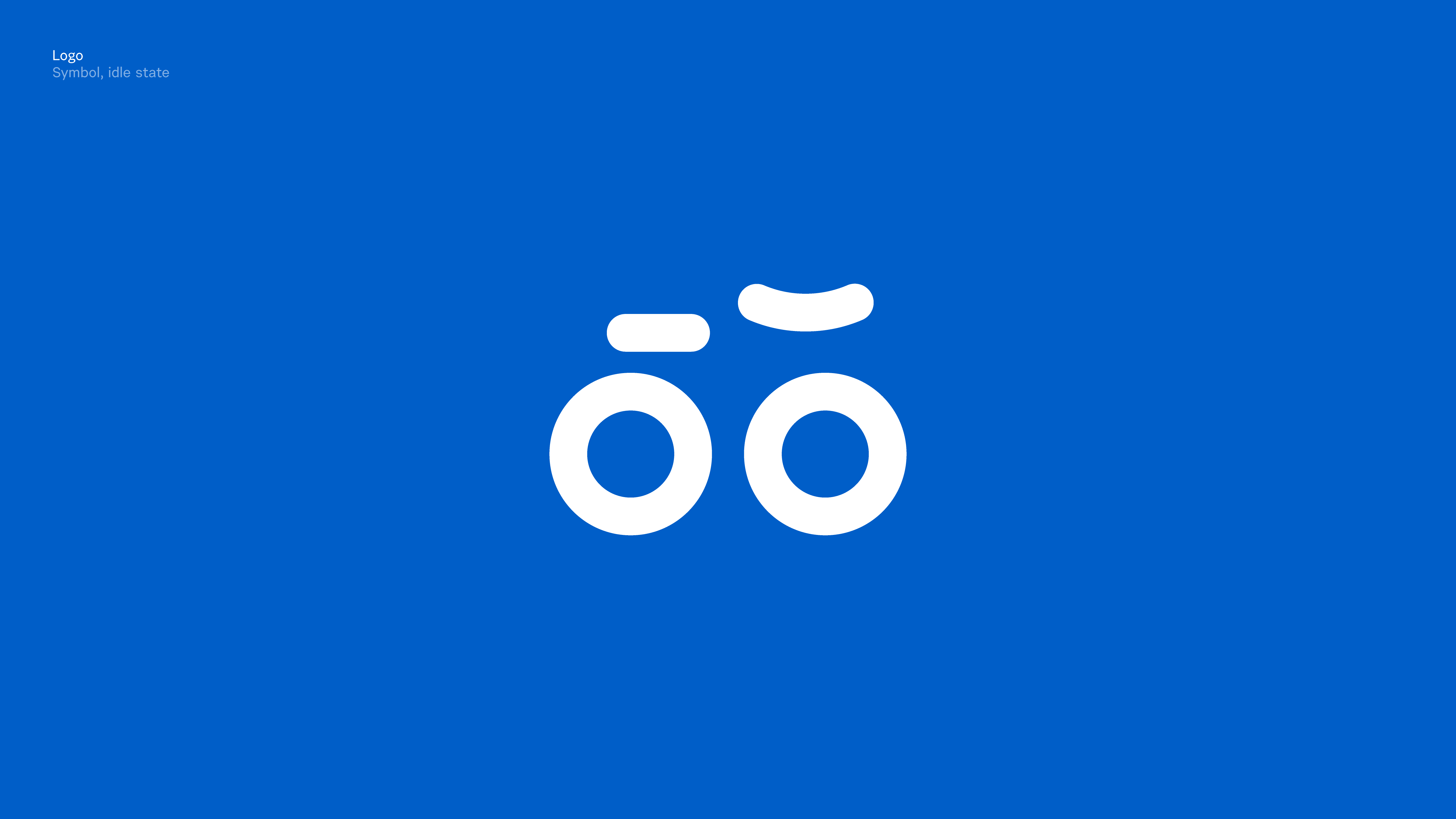 Oslo bysykkels logo-symbol i hvitt på blå bakgrunn. Symbolet er laget av to sirkler som representerer hjul eller øyne, og to streker som minner en sykkelramme, eller øyebryn. Siden logoen minne om et par øyne, har den også et ansiktsuttrykk.