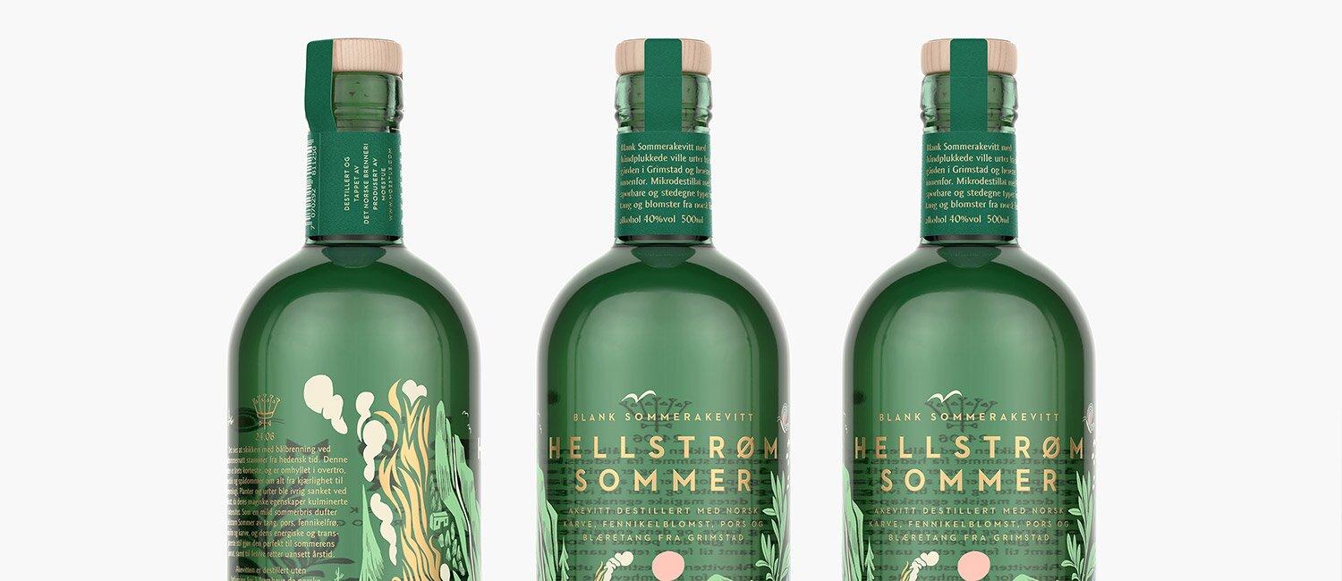 Bildet viser øverste halvdel av tre flaske hellstrøm sommer. Flasken er grønn med skrift i gull og organsik illustrasjonsmotiv i pastellfarger. Korken er i tre og forseglet med papir.