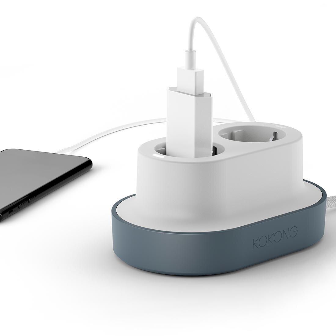 En mobillader koblet til en hvit forgrener med grå base.