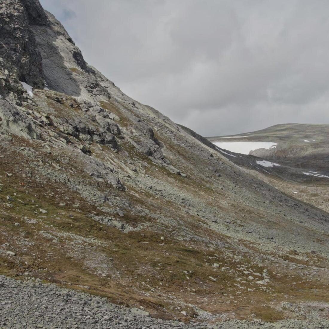 Foto av rehabilitert fjellandskap. Det er ikke mulig å se at det er gjort noen inngrep.