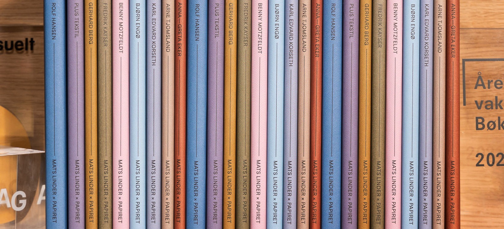 Bokrygger til en bokserie om norsk design og kunsthåndverk av Mats Linder.