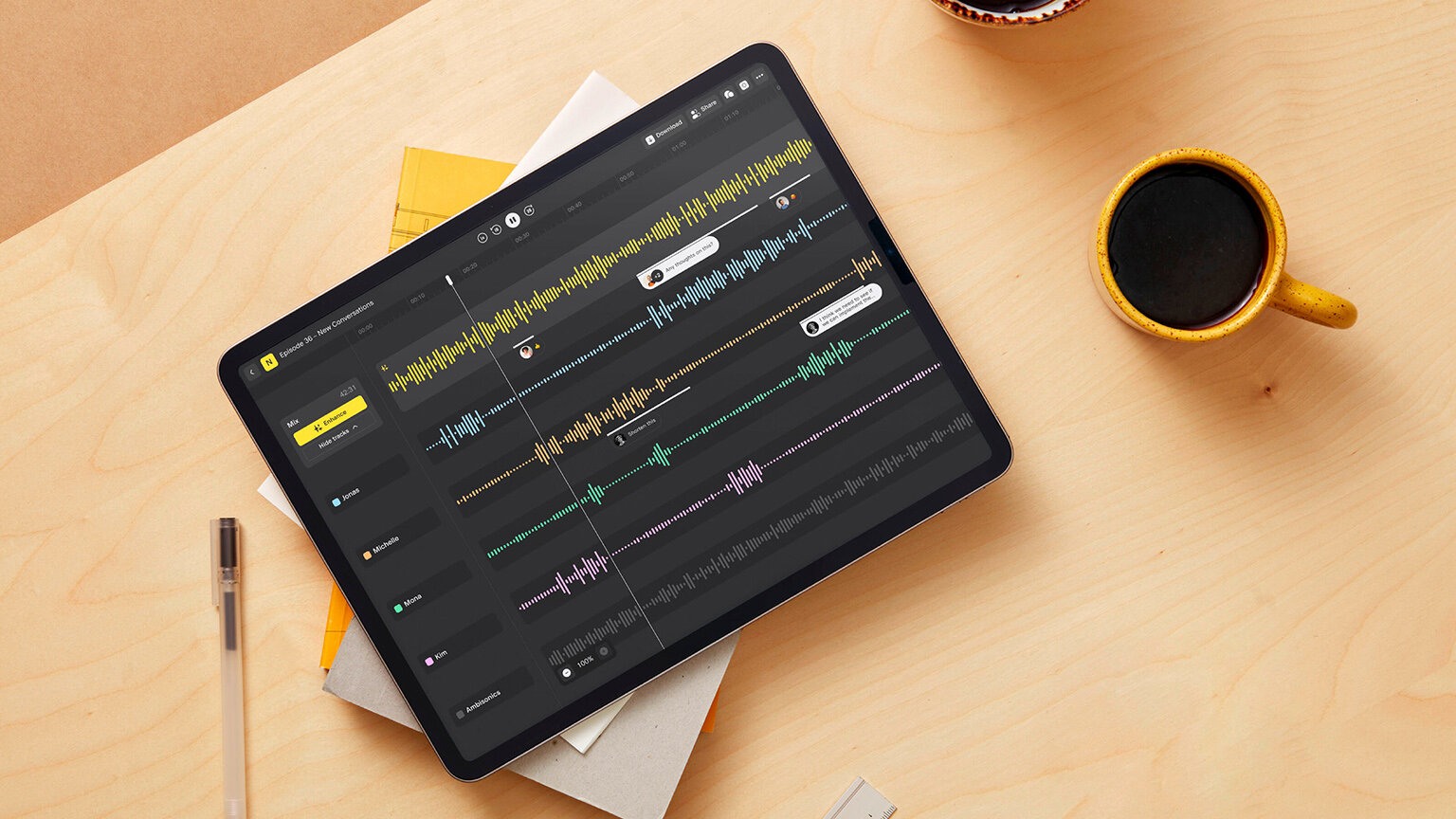 Nærbilde av nettbrett med lydredigeringsprogram åpnet.