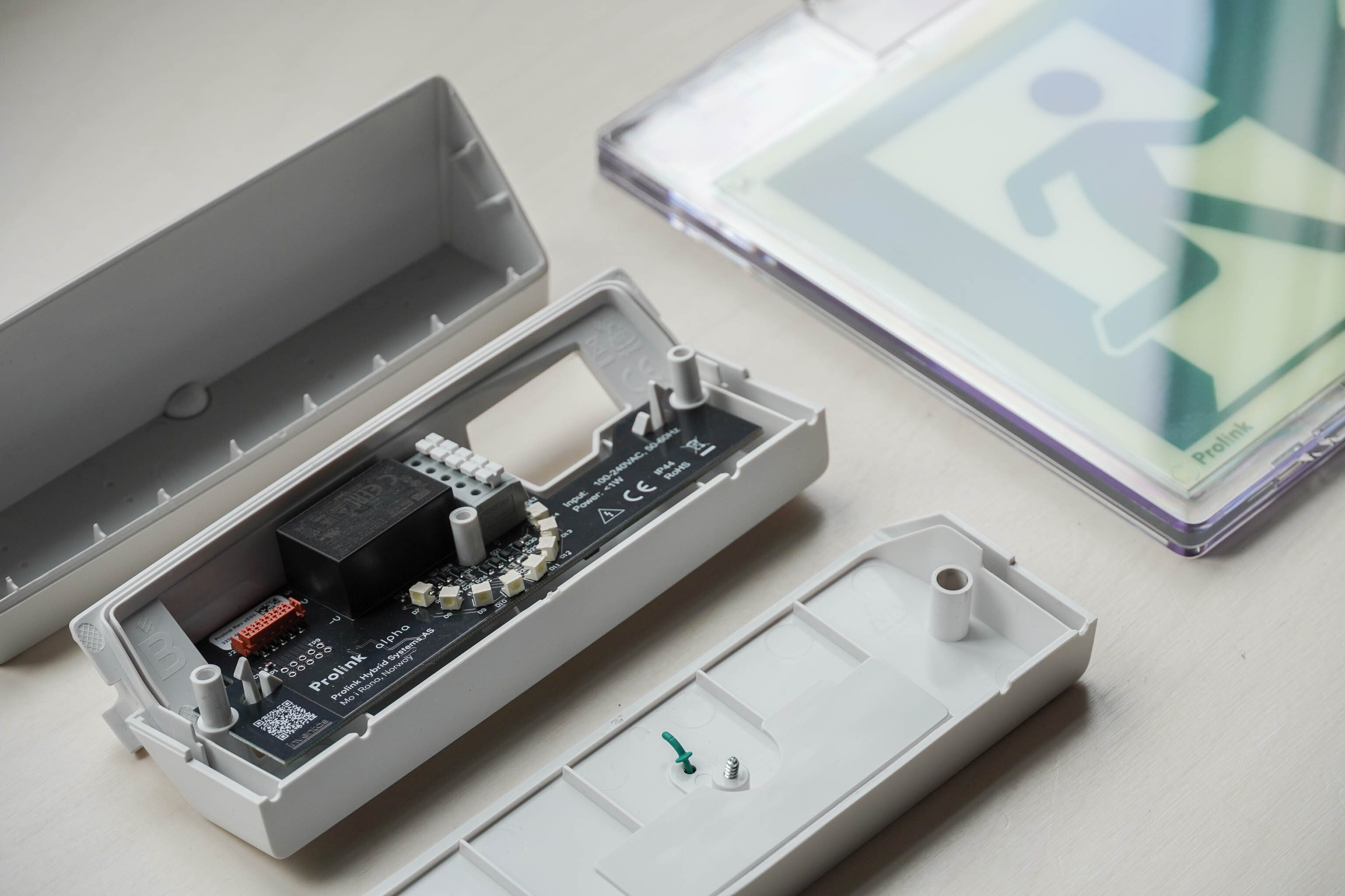 De fire delene av Prolinks skilt.