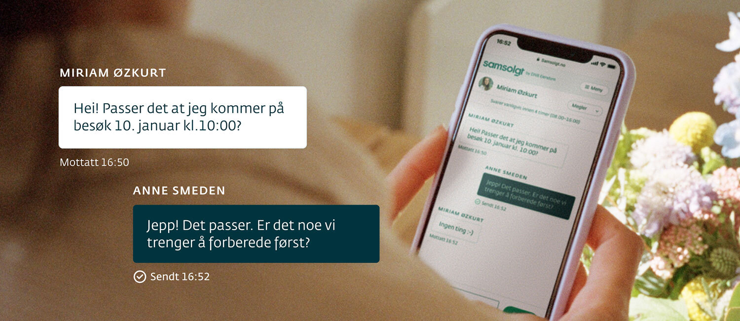 Montasje. Et foto av en smarttelefon i en kvinnes hender. Skjermen er synlig og viser en dialog. Oppå bildet er det klippet inn en meldingsutveksling mellom megler og privatperson som avtaler et møte.