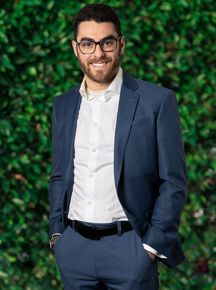 Nierenberg Colin WEBSITE Standing