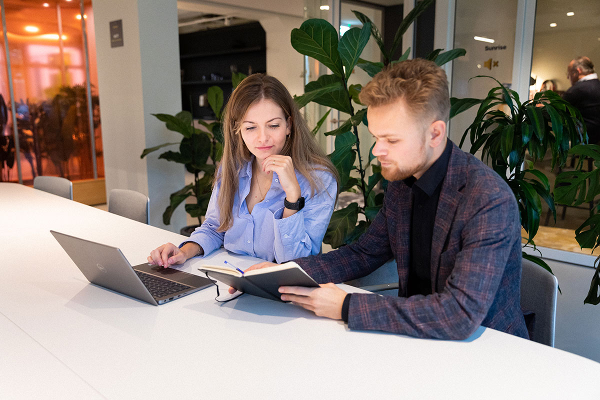 collega's die screening uitvoeren