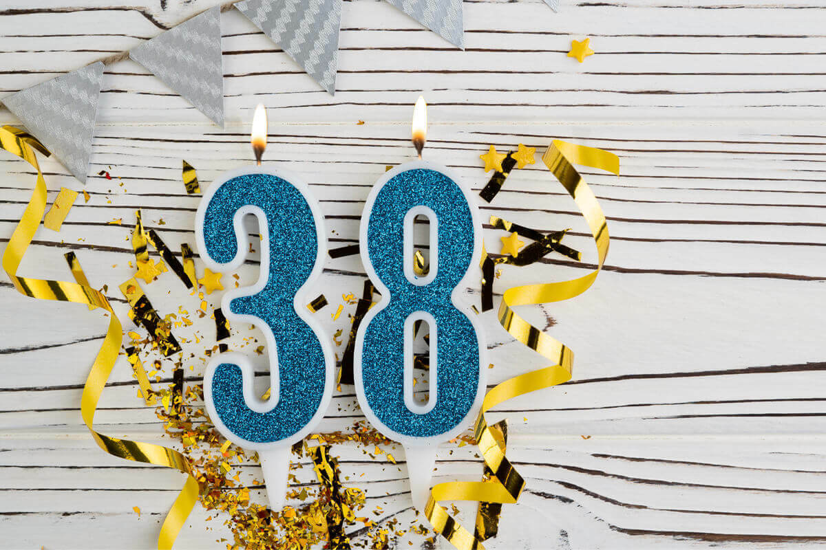 38 anniversary celebration candles confetti