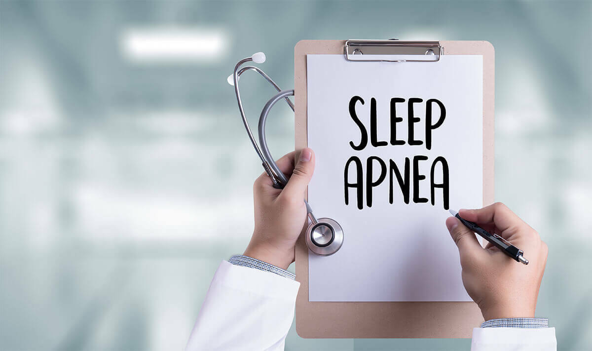 doctor diagnosing sleep apnea