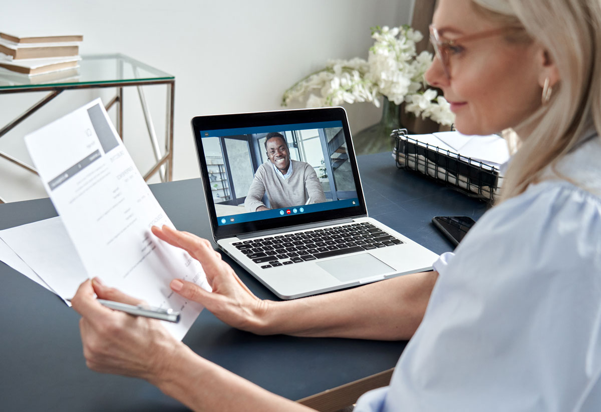 hr virtually interviewing job candidate on computer