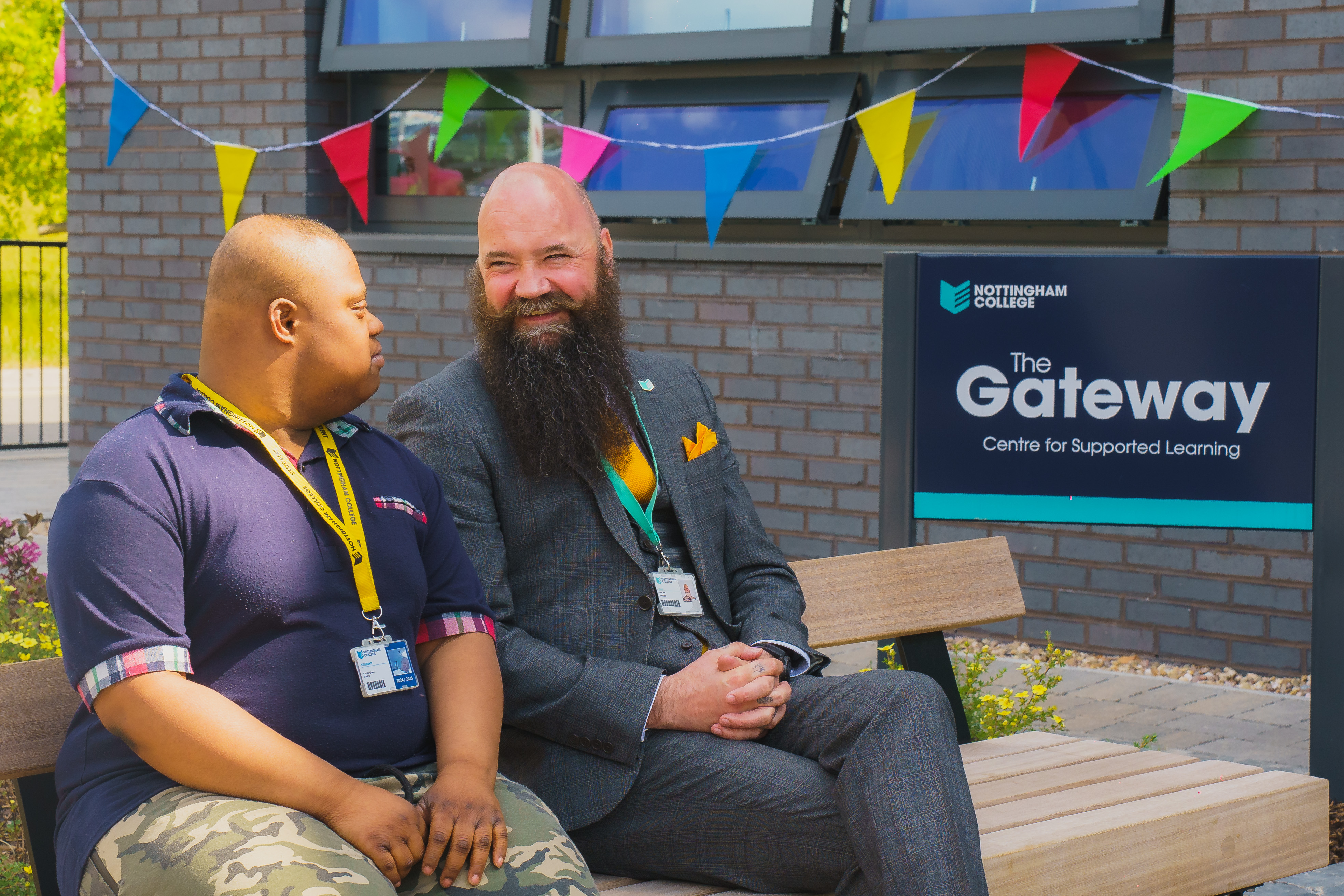 Carl Ara chatting to a student