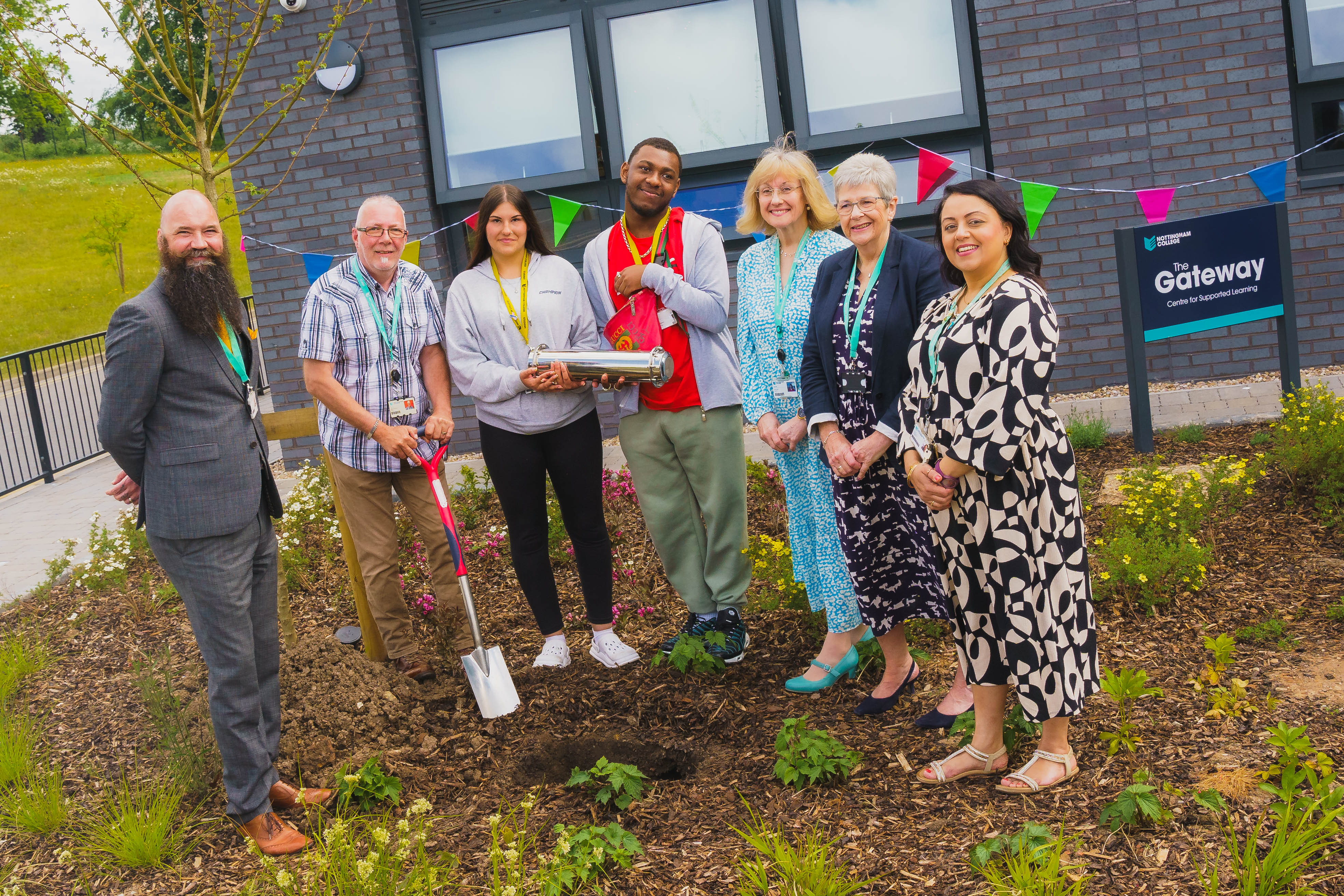 Group picture, staff and students with the time capsule