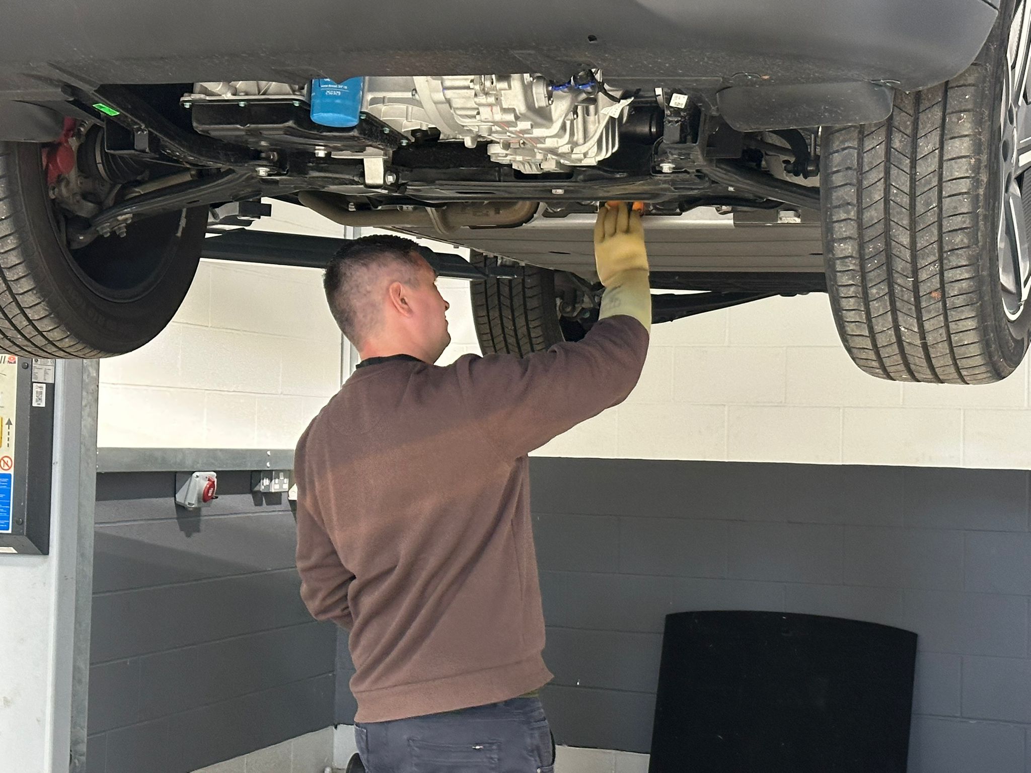 Car Tech assessing a vehicle