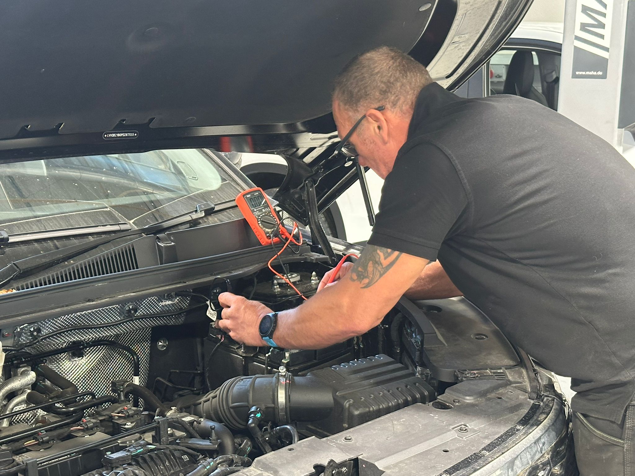 Car Tech assessing a vehicle