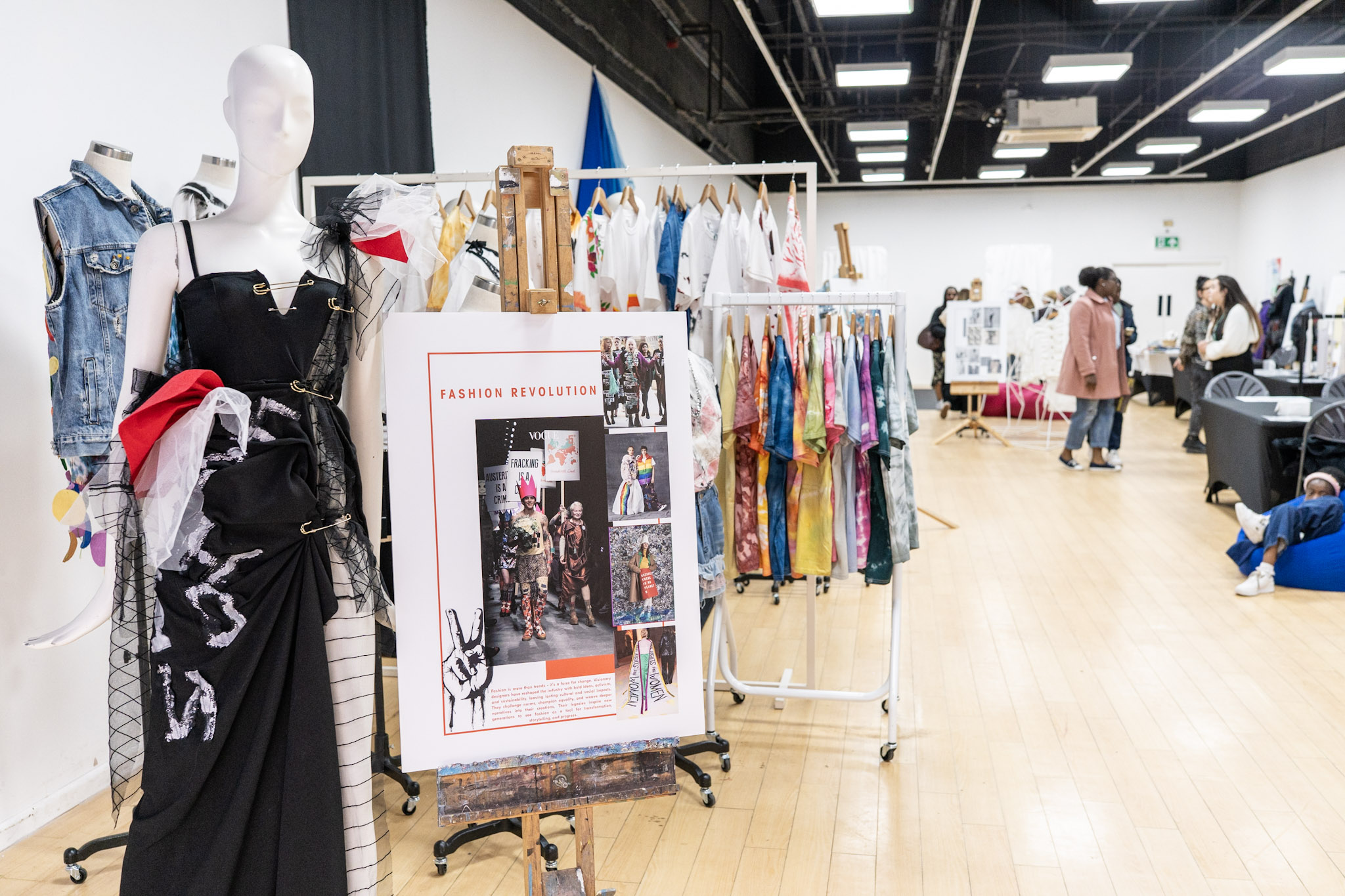 Mannequin and easel on display as you entre the pop-up