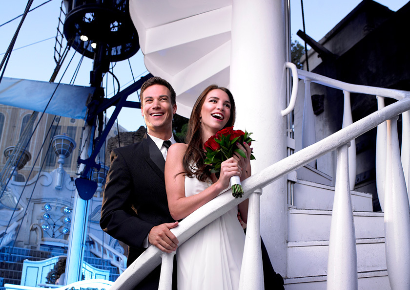 Wedding couple on the ship