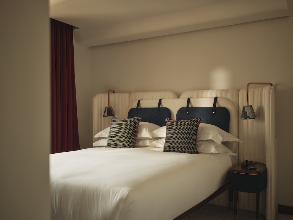 Deluxe King Room 3