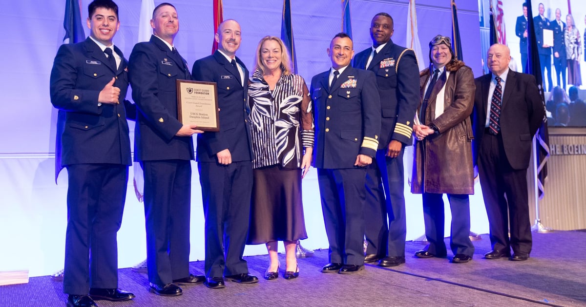 coast guard dinner dress blue U.S. FEMALE ENLISTED / CPO DINNERS JACKET UNIFORM U.S. COAST GUARD AUXILIARY MEN'S